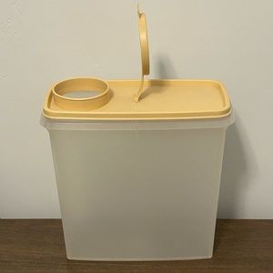 TUPPERWARE CEREAL CONTAINER KEEPER #469 WITH TAN WIDE MOUTH FLIP TOP SEAL #470